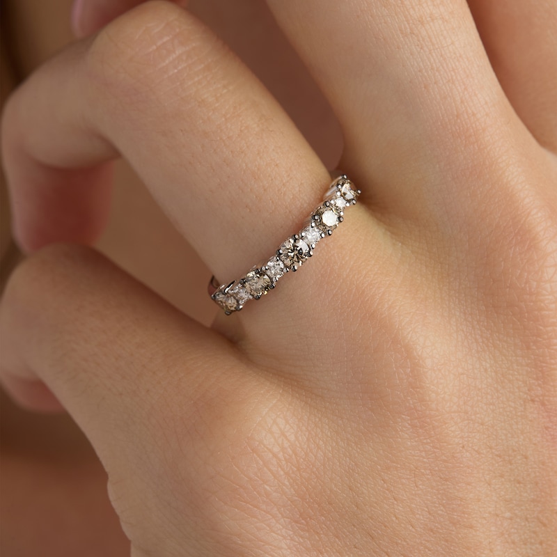 Main Image 4 of Le Vian Desert Diamonds Alternating Ring 5/8 ct tw 14K Vanilla Gold