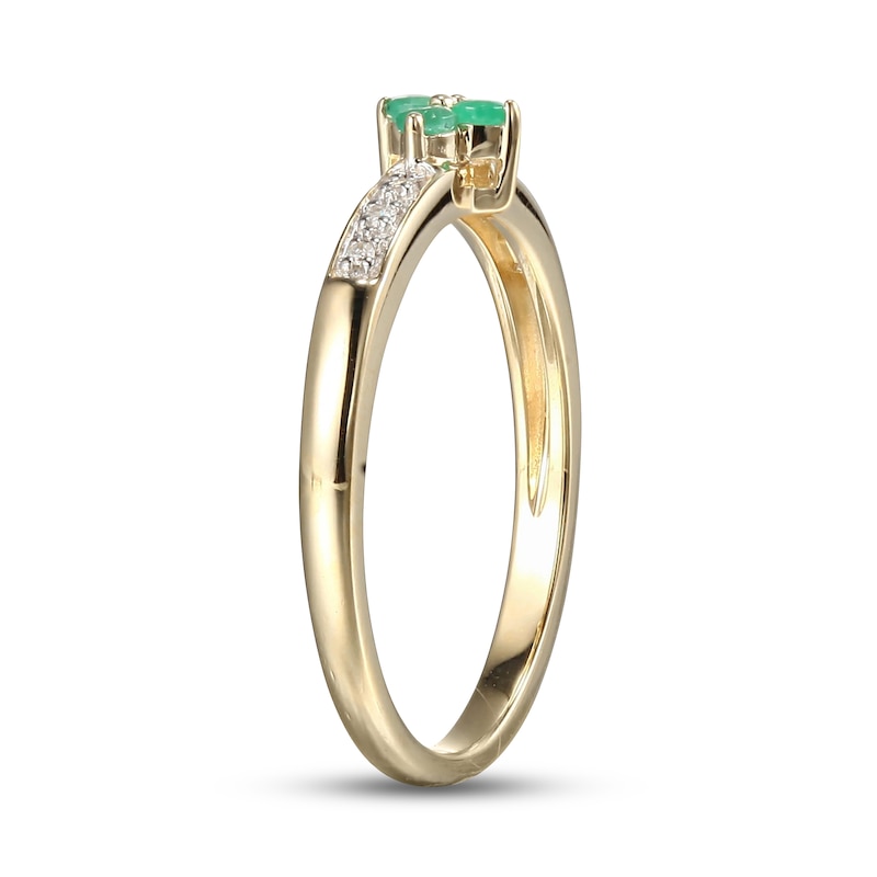 Emerald & Diamond Dainty Flower Ring Round-cut 10K Yellow Gold