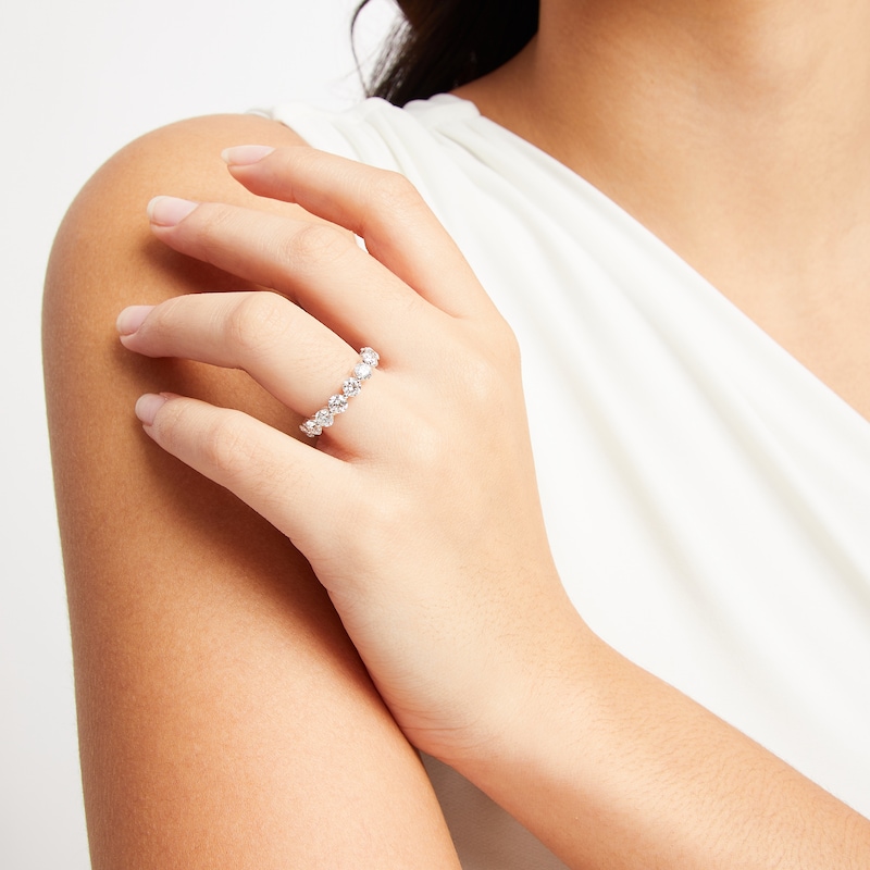 How Big is Your Diamond: Understanding Carat Weight in Diamonds