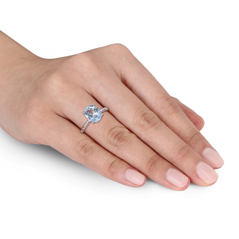 Ring in Platinum with an Aquamarine and Diamonds