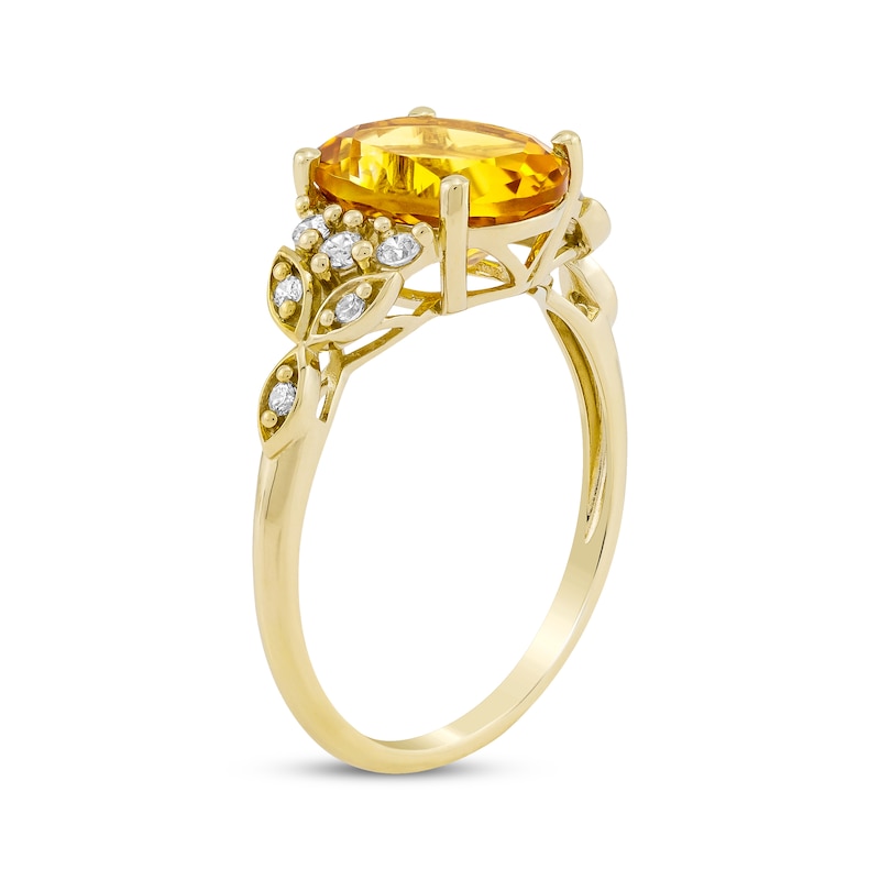 Oval-Cut Citrine & Diamond Ring 1/6 ct tw 10K Yellow Gold