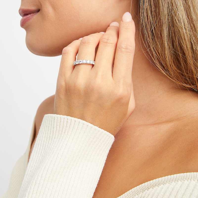 Main Image 4 of THE LEO Diamond Anniversary Ring 1-1/2 ct tw Round-cut 14K White Gold