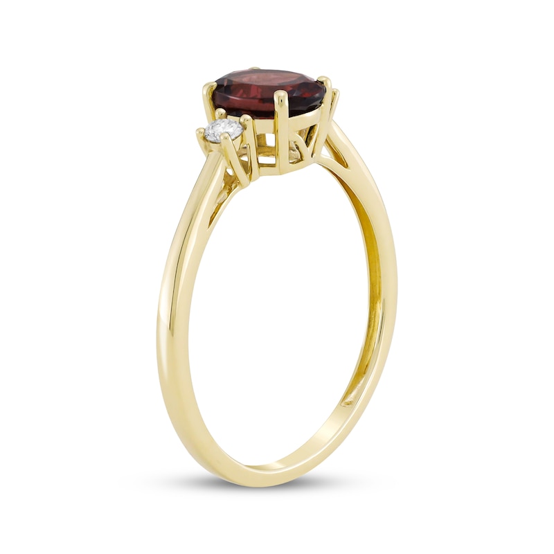 Oval-Cut Garnet & Diamond Ring 1/10 ct tw 10K Yellow Gold