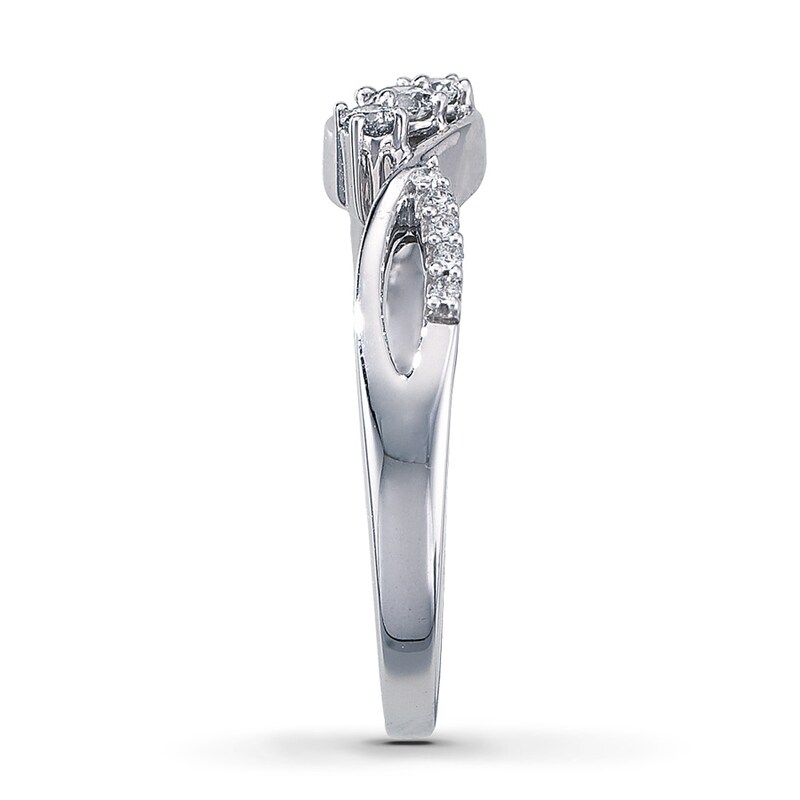 Previously Owned Ring 1/5 ct tw Diamonds 10K White Gold