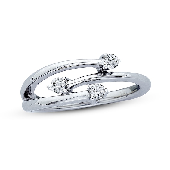 Previously Owned Diamond Ring 1/5 ct tw Round-cut 18K White Gold