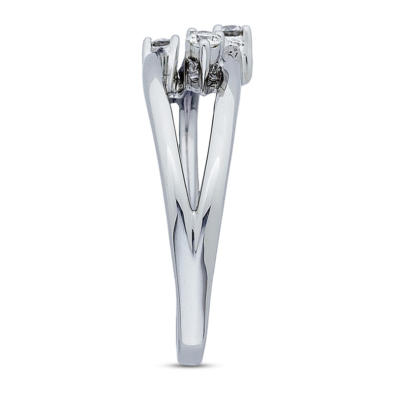 Main Image 3 of Previously Owned Diamond Ring 1/5 ct tw Round-cut 18K White Gold