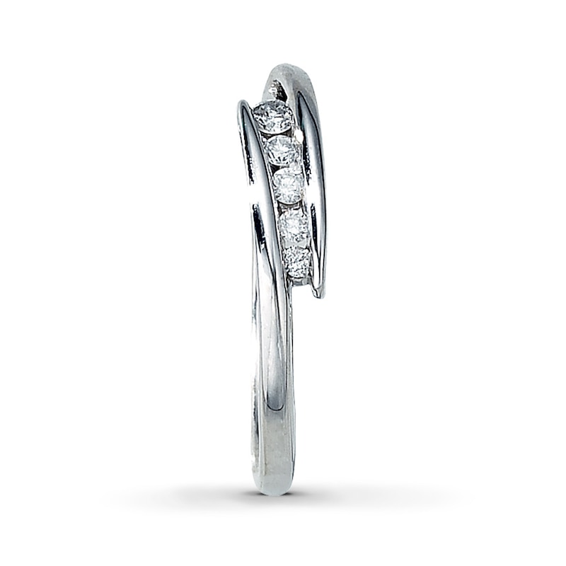 Previously Owned Ring 1/8 ct tw Diamonds 10K White Gold