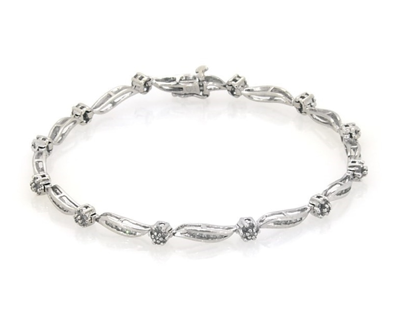 Main Image 1 of Previously Owned Diamond Wavy Link Bracelet 3/4 ct tw 10K White Gold 7"