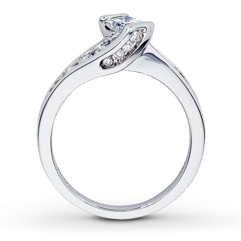 Main Image 2 of Previously Owned Engagement Ring 1 cttw Diamonds 14K White Gold