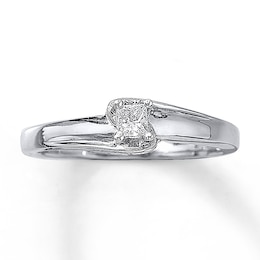 Previously Owned Ring 1/5 ct tw Diamonds 10K White Gold