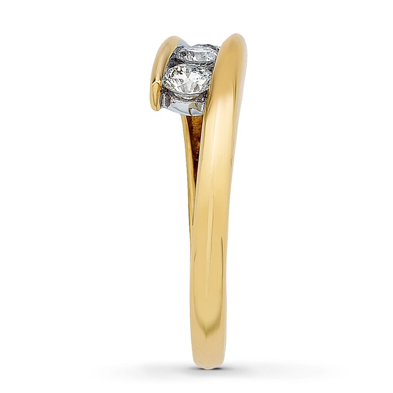 Main Image 3 of Previously Owned Diamond Ring 1/2 ct tw 14K Yellow Gold