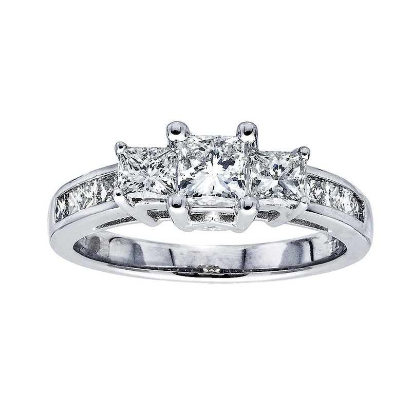 Main Image 1 of Previously Owned Diamond Ring 1-1/2 ct tw 14K White Gold