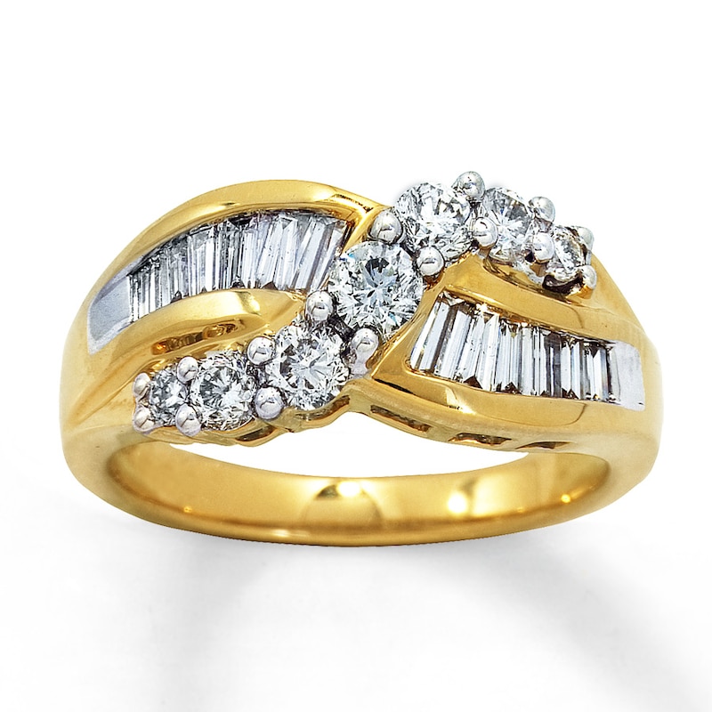 Main Image 1 of Previously Owned Diamond Ring 1 ct tw Round & Baguette 14K Yellow Gold