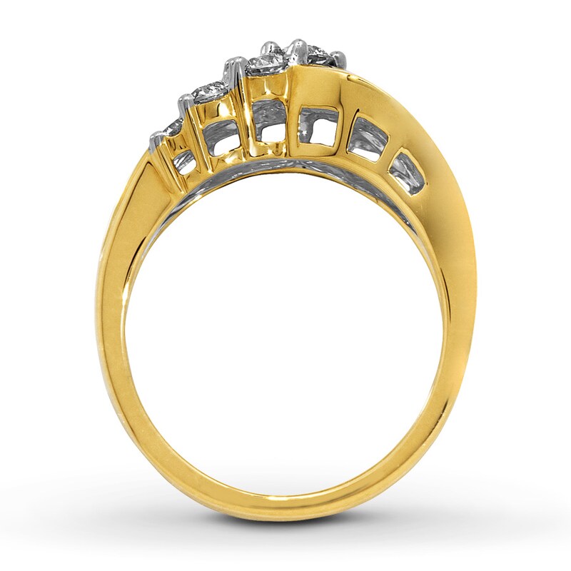 Main Image 2 of Previously Owned Diamond Ring 1 ct tw Round & Baguette 14K Yellow Gold