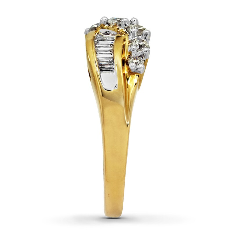 Main Image 3 of Previously Owned Diamond Ring 1 ct tw Round & Baguette 14K Yellow Gold