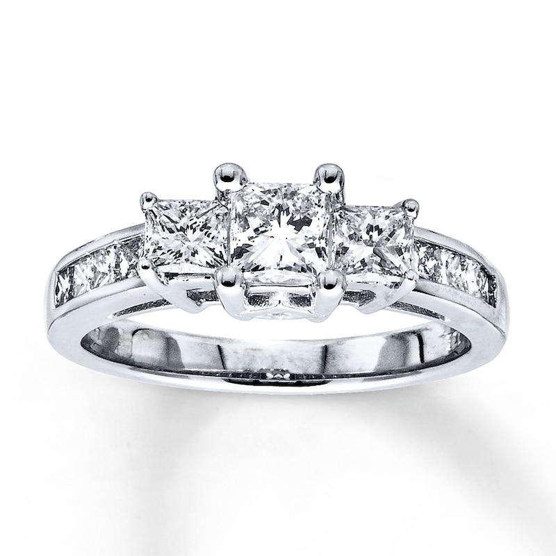 Main Image 1 of Previously Owned Diamond Ring 1-1/2 ct tw Princess-cut 14K Gold