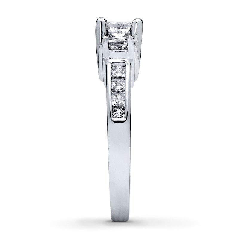 Main Image 3 of Previously Owned Diamond Ring 1-1/2 ct tw Princess-cut 14K Gold