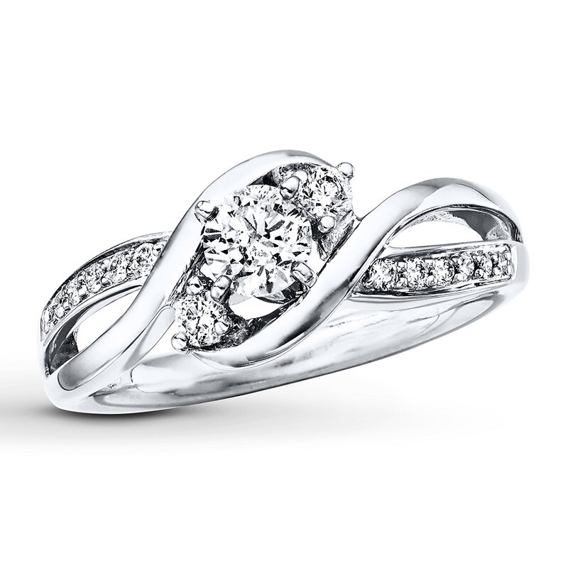 Main Image 1 of Previously Owned 3-Stone Diamond Ring 3/8 ct tw Round-cut 14K Gold - Size 4