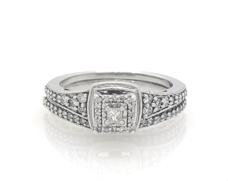 Main Image 1 of Previously Owned Diamond Bridal Set 3/8 ct tw Princess-cut 10K White Gold