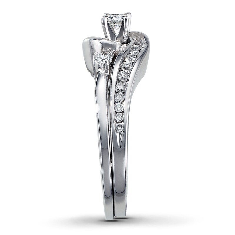 Main Image 3 of Previously Owned Engagement Ring 3/8 ct tw Round-cut Diamonds 14K White Gold - Size 8