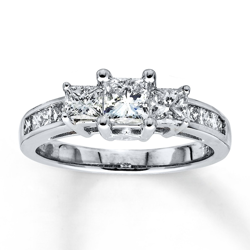 Main Image 1 of Previously Owned Engagement Ring 1-1/2 ct tw Round-cut Diamonds 14K White Gold Size 5.75