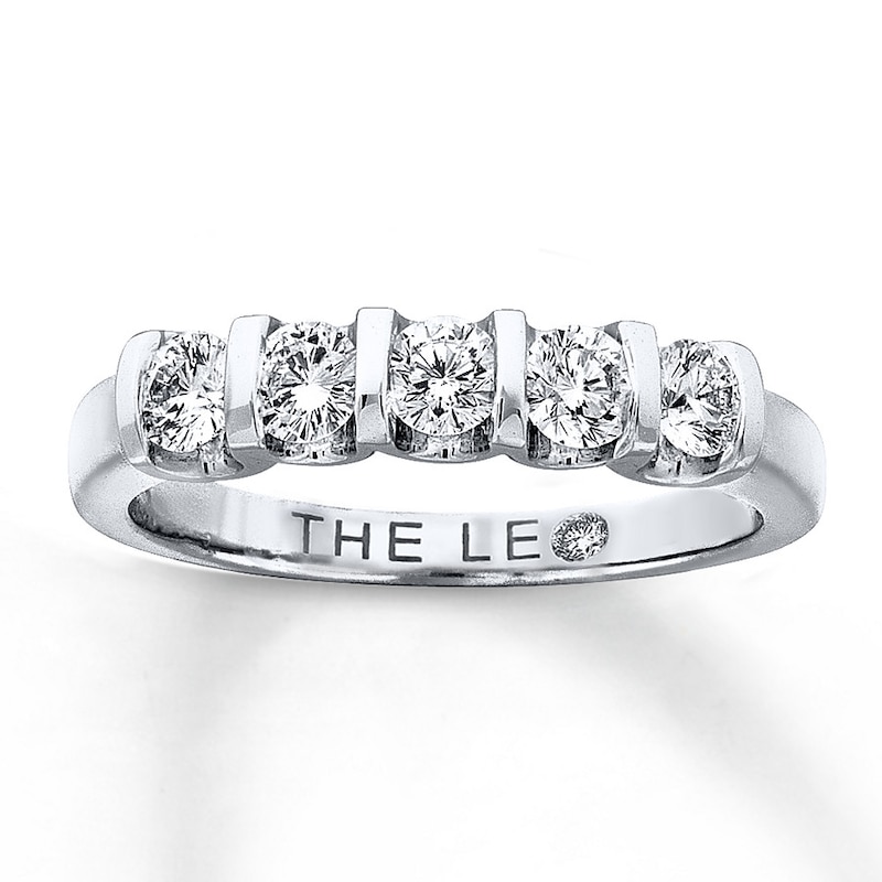 Main Image 1 of Previously Owned THE LEO Diamond Wedding Band 5/8 ct tw Round-cut 14K White Gold - Size 4