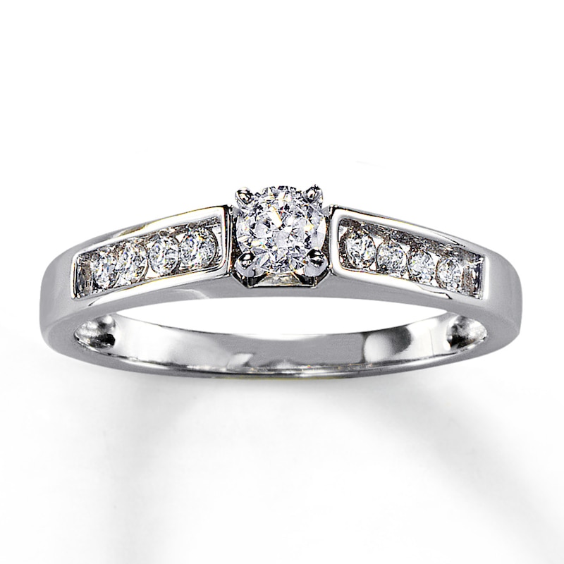 Previously Owned Engagement Ring 1/3 ct tw Round-cut Diamonds 14K White Gold - Size 4.25