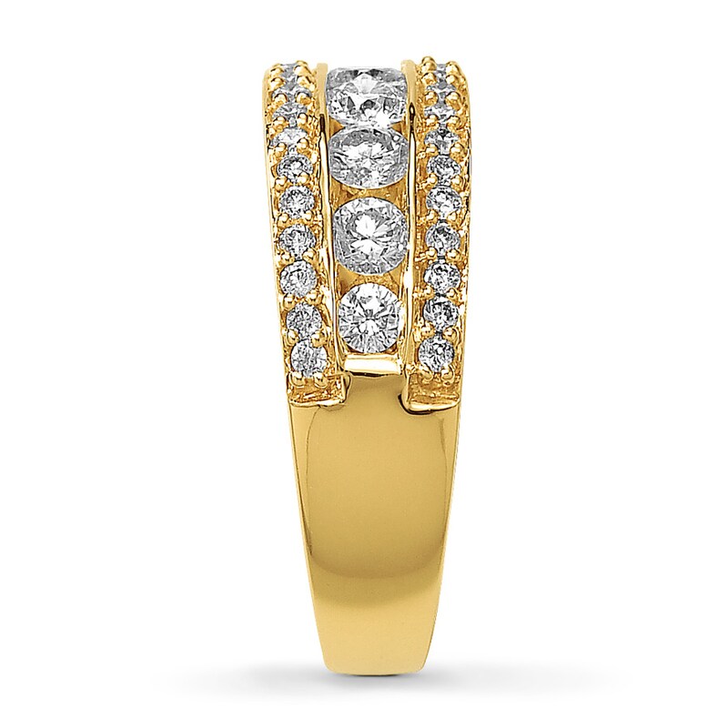 Main Image 3 of Previously Owned Diamond Ring 1 ct tw Round-cut 14K Yellow Gold - Size 7.25