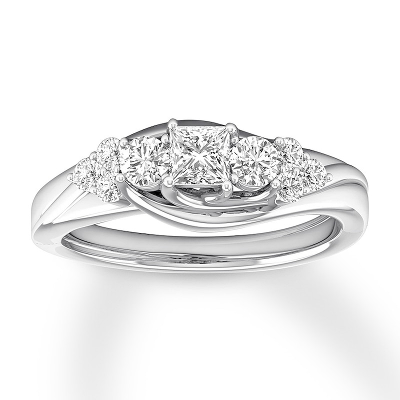 Main Image 4 of Previously Owned Three-Stone Diamond Ring 3/4 ct tw 14K White Gold