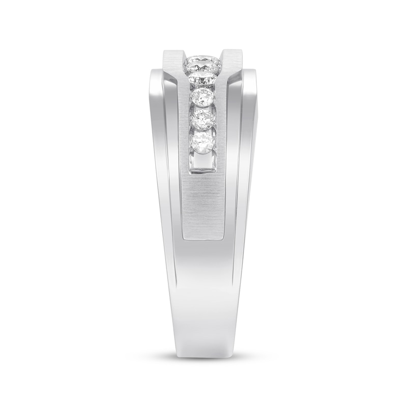 Previously Owned Men's Diamond Wedding Band 1/2 Carat tw 10K White Gold
