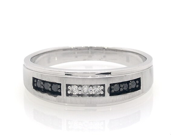 Previously Owned Men's Black & White Diamond Wedding Band 1/4 ct tw 10K White Gold Size 14