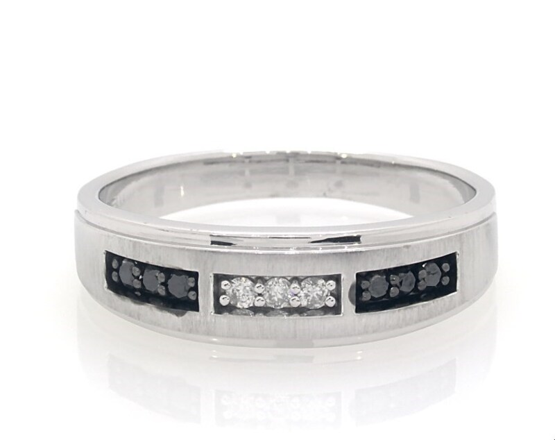 Main Image 1 of Previously Owned Men's Black & White Diamond Wedding Band 1/4 ct tw 10K White Gold Size 14