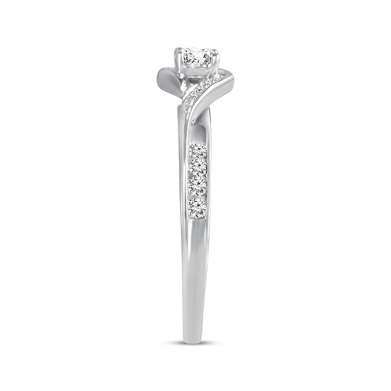 Main Image 3 of Previously Owned Diamond Engagement Ring 1/3 ct tw Round-cut 10K White Gold