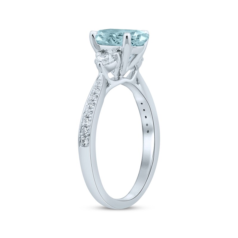 Previously Owned Oval Aquamarine Engagement Ring 1/3 ct tw Round-cut Diamonds 14K White Gold