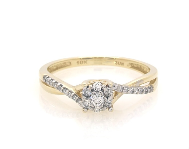 Main Image 1 of Previously Owned Diamond Ring 1/5 ct tw 10K Yellow Gold