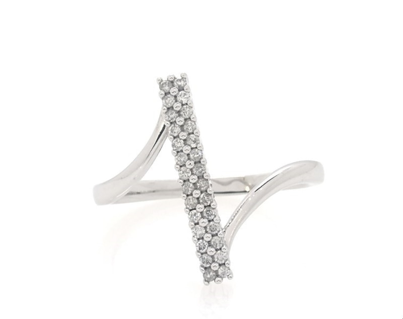 Main Image 1 of Previously Owned Diamond North-South Ring 1/5 ct tw Round-cut 10K White Gold