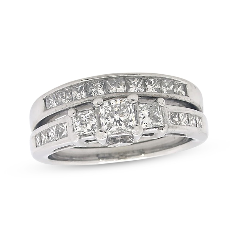 Main Image 1 of Previously Owned Diamond Bridal Set 1-1/2 ct tw Round-Cut 14K White Gold Size 7