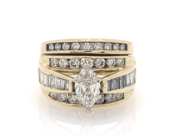 Previously Owned Marquise-Cut Diamond Bridal Set 2-1/5 ct tw 14K Yellow Gold Size 6