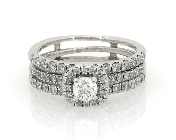 Previously Owned Round-Cut Diamond Halo Bridal Set 7/8 ct tw 14K & 10K White Gold Size 4.75