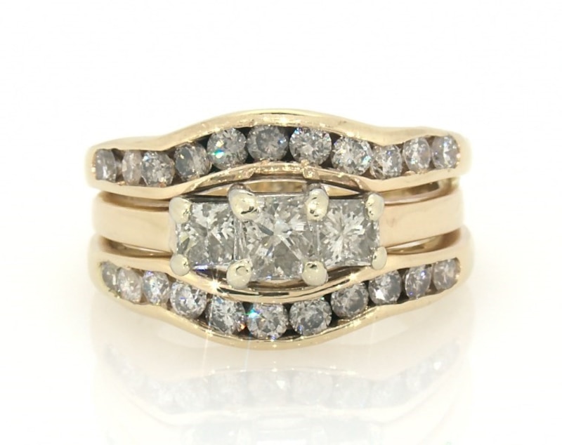 Main Image 1 of Previously Owned Princess-Cut Diamond Three-Stone Bridal Set 2 ct tw 14K Yellow Gold Size 6.75