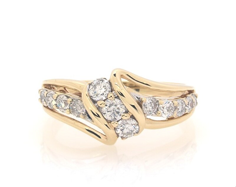 Main Image 1 of Previously Owned Diamond Ring 1 ct tw Round-cut 14K Yellow Gold