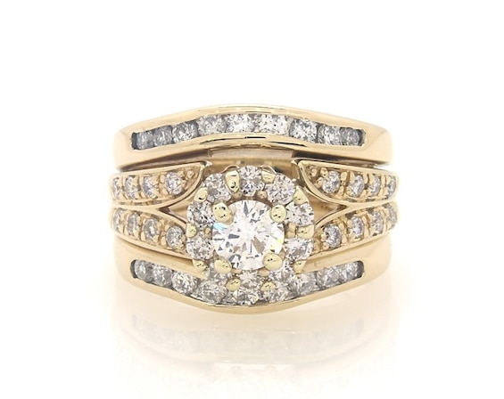 Previously Owned Round-Cut Diamond Halo Bridal Set 1-1/2 ct tw 14K Yellow Gold Size 6.25
