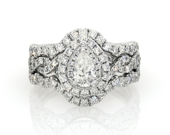 Previously Owned Neil Lane Pear-Shaped Diamond Halo Bridal Set 1-7/8 ct tw 14K White Gold Size 8.5
