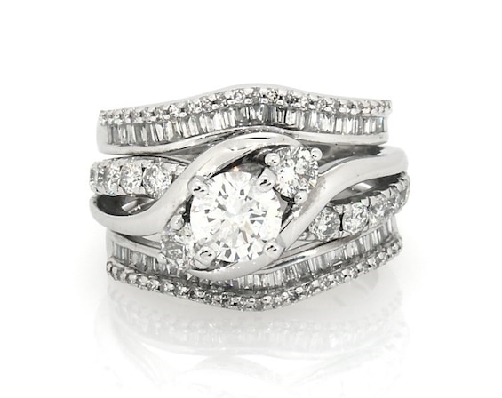 Previously Owned Round-Cut Diamond Three-Stone Bridal Set 1-1/2 ct tw 14K White Gold Size 4.5