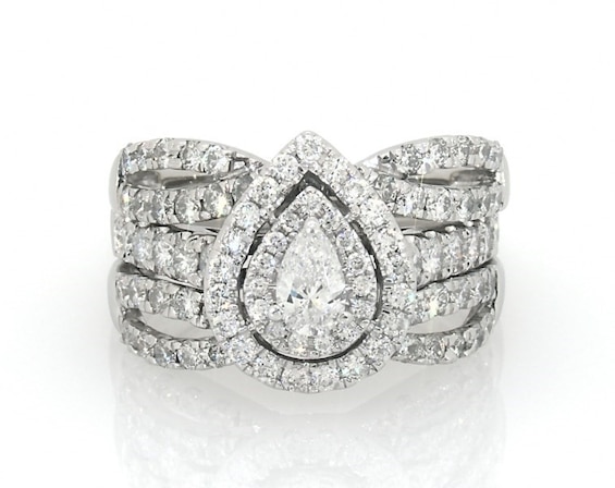 Previously Owned Pear-Shaped Diamond Bridal Set 2 ct tw 14K White Gold Size 7.25