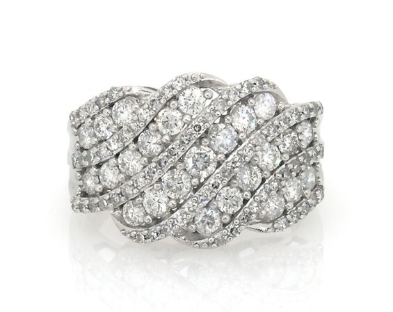Previously Owned Diamond Ring 1-1/2 ct tw Round-cut 10K White Gold