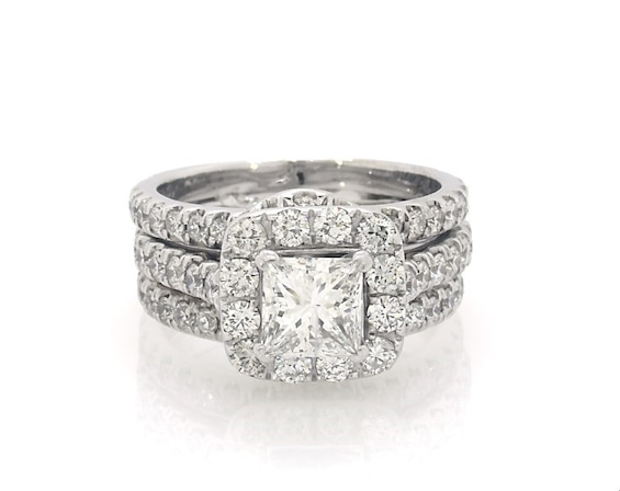Previously Owned Neil Lane Princess-Cut Diamond Halo Bridal Set 2-5/8 ct tw 14K White Gold Size 5.5