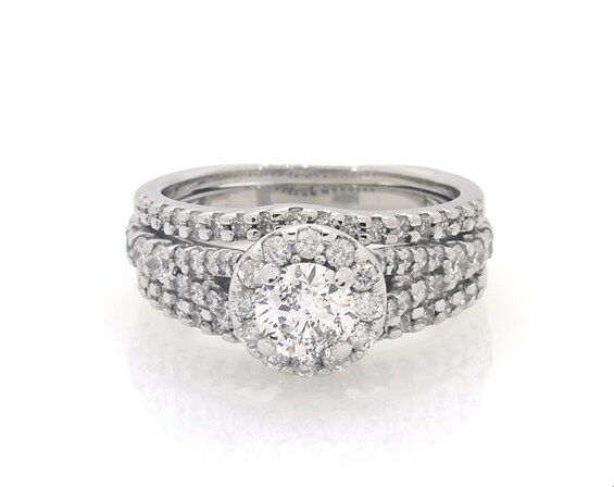 Previously Owned Round-Cut Diamond Halo Bridal Set 1-1/4 ct tw 14K White Gold Size 5