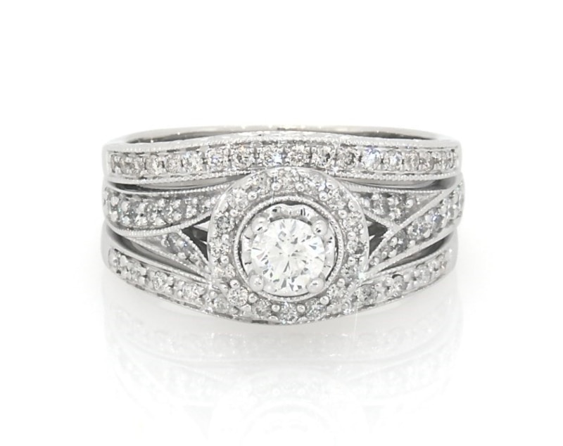 Main Image 1 of Previously Owned Round-Cut Diamond Halo Bridal Set 7/8 ct tw 14K White Gold Size 6.5
