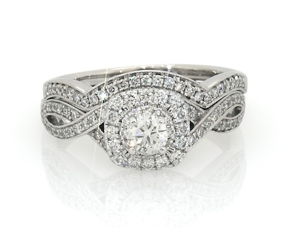 Previously Owned Neil Lane Round-Cut Diamond Halo Bridal Set 7/8 ct tw 14K White Gold Size 8.5